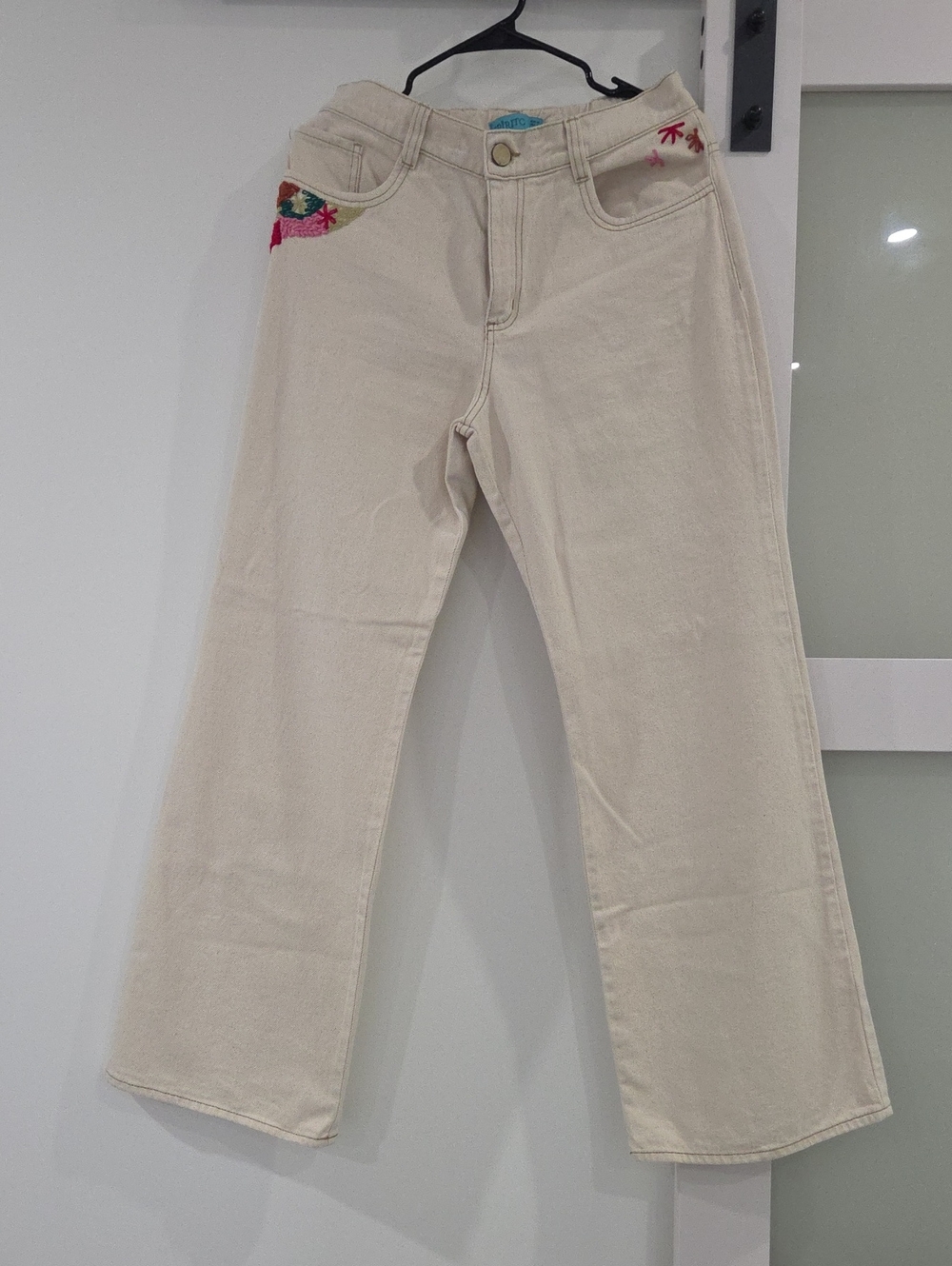 Cream Wide-Leg Women's Jeans with Subtle Embroidery